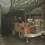 Buxières les Mines (Allier), mine de l'Aumance, boulonnage du toit. ©PCG 1990
